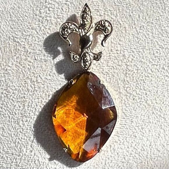 Vtg Fleur De Lis Glass Crystal Brooch Large Amber Colored Glass Stone Silvertone - Picture 6 of 7